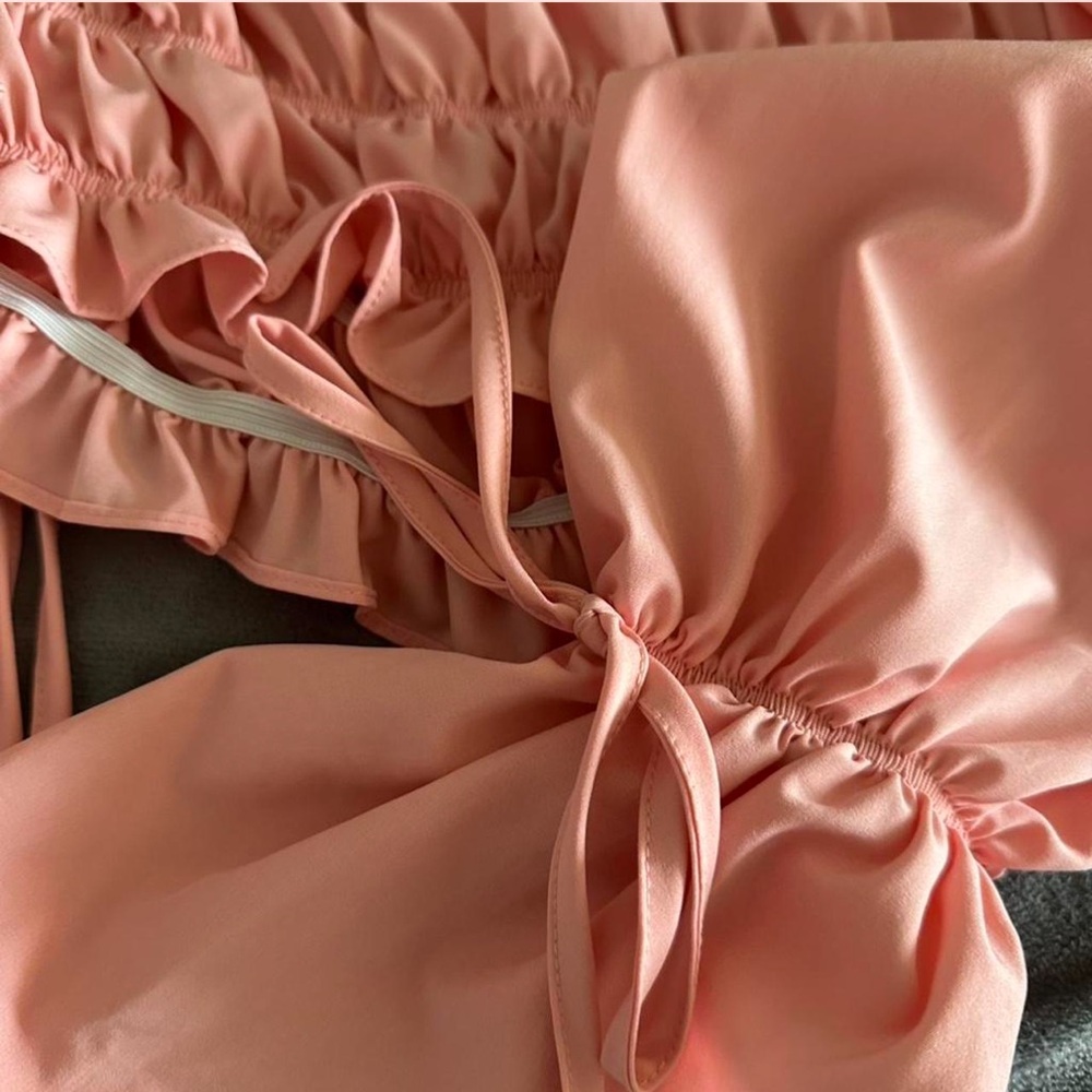 Off-Shoulder Pink Ruffle Crop Top - Picture 4 of 6